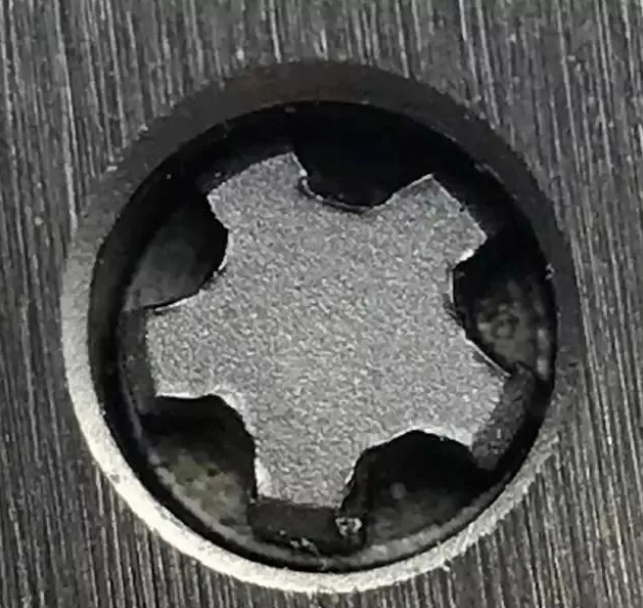 购买二手手表时如何判断是否被维修过?