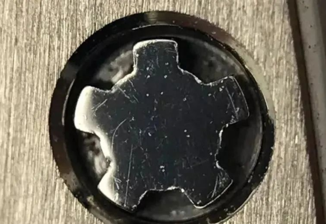 购买二手手表时如何判断是否被维修过?