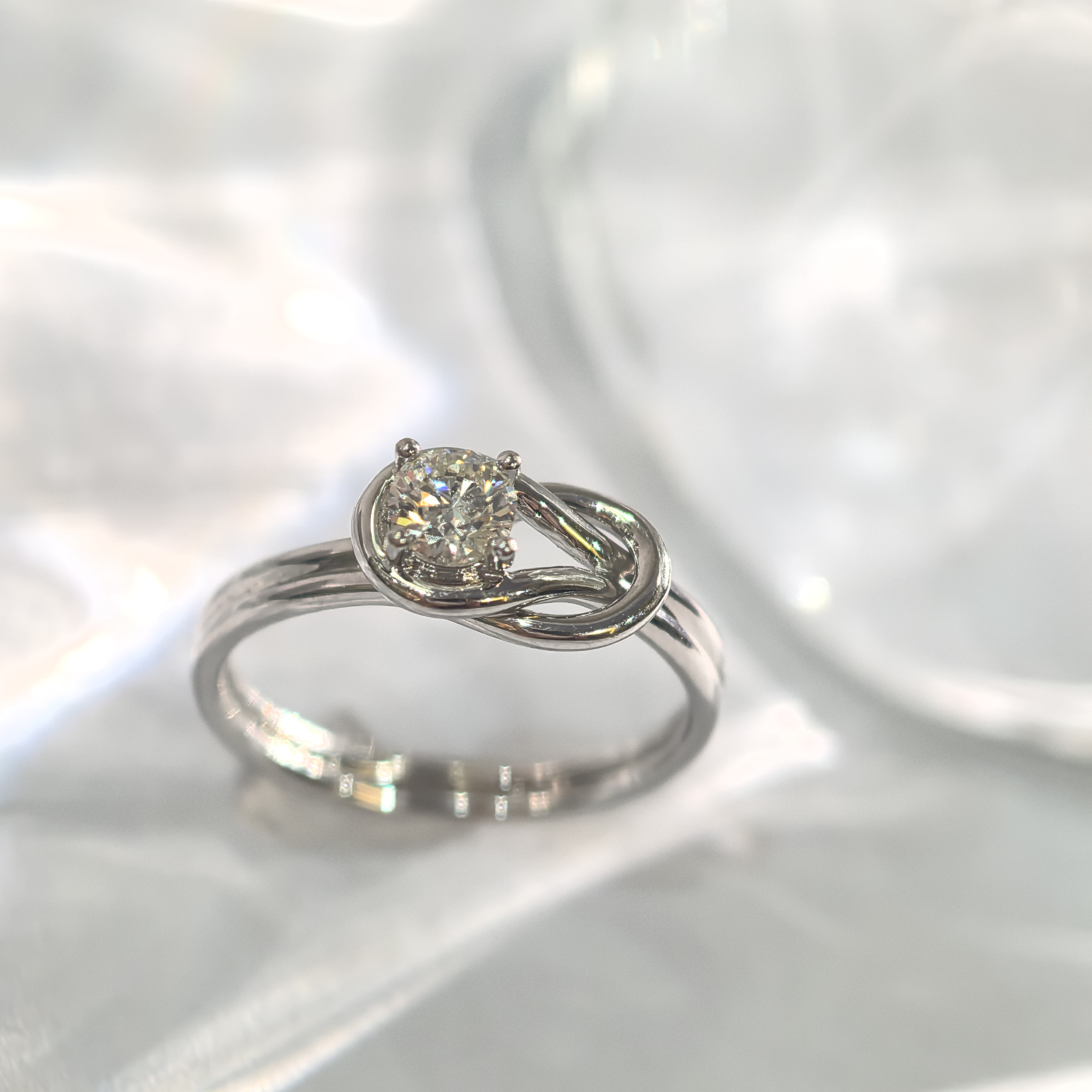 为什么你花几万块在专柜买的钻戒，回收时只值几千块钱？